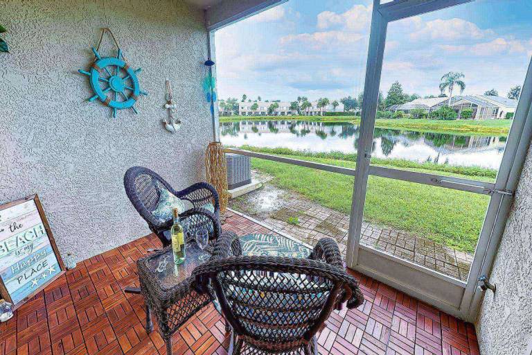 House with pool | City view — photo 4