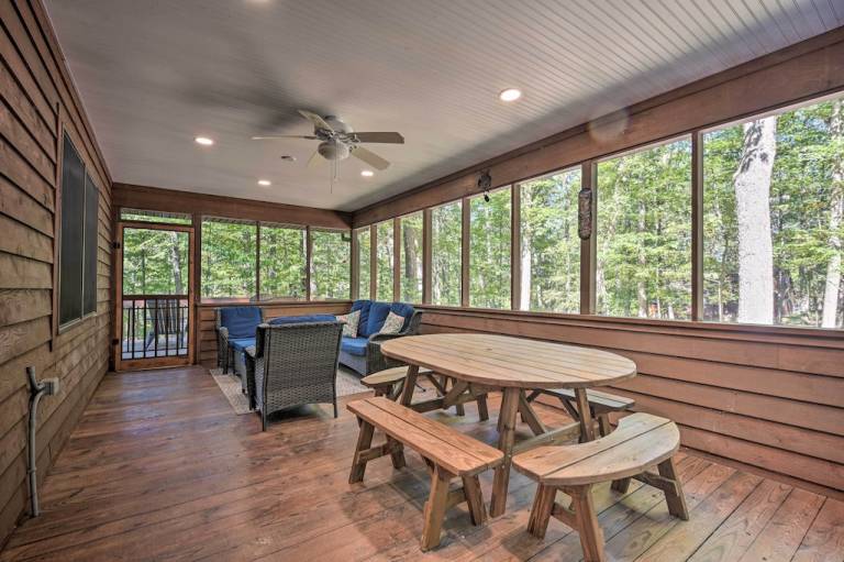 Great Cacapon, WV Vacation Rentals from 126 HomeToGo