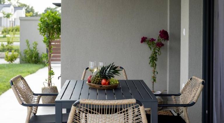 Villa with patio, private pool & garden | Beach nearby | Suitable for remote work | Pets allowed — photo 3