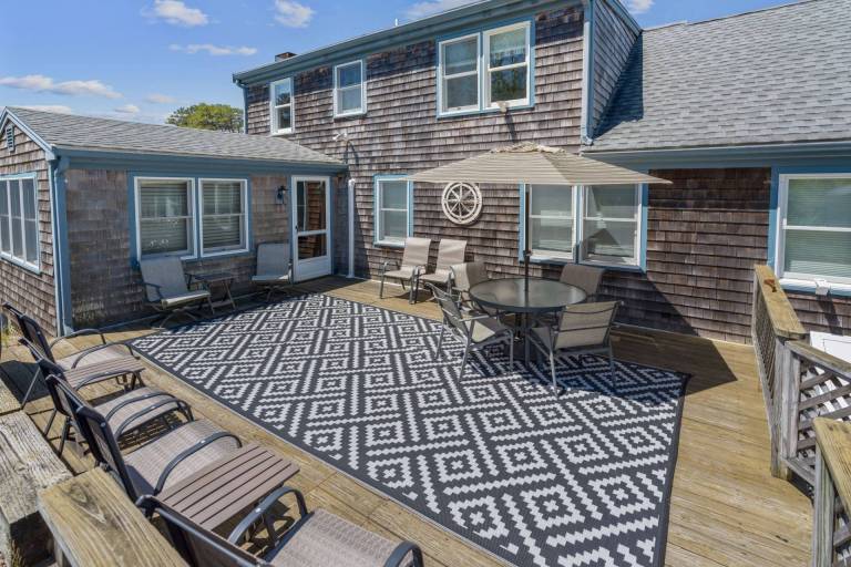 House with patio & barbeque | Water view — photo 5