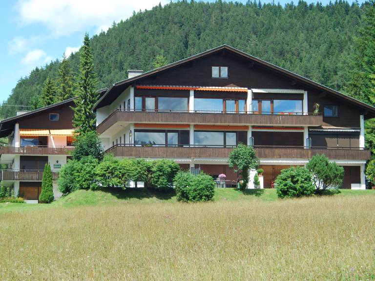 Holiday apartment with barbecue in See