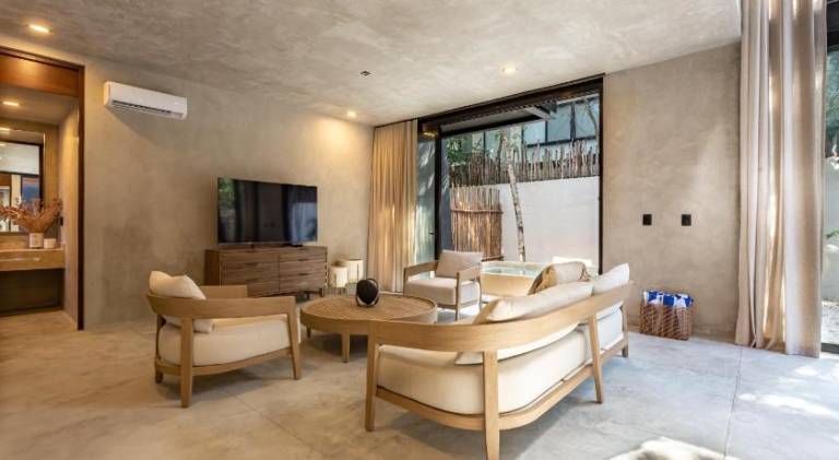 Villa with hot tub, patio & yard | Pets are welcome in Tulum