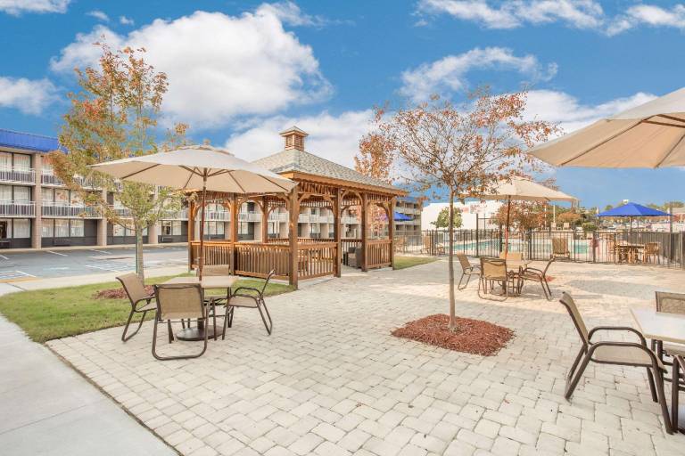 Ramada Plaza by Wyndham Fayetteville Fort Bragg Area — photo 4