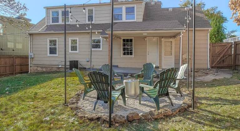 Vacation home with garden, BBQ & patio — photo 5