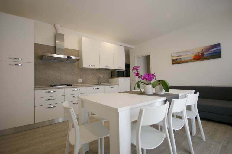 Child-friendly rental apartment with patio | City view | Beach nearby | Pet-friendly — photo 4
