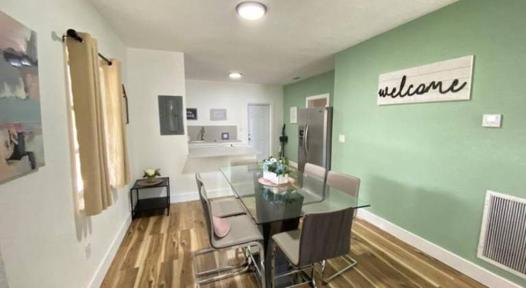Heart of Miami sleeps 10 near Little Havana Beaches — photo 4