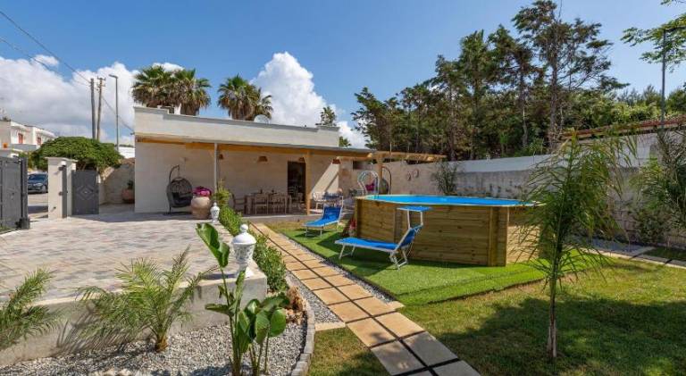House with pool — photo 5