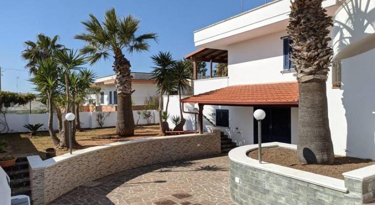 House with garden & terrace in Salve