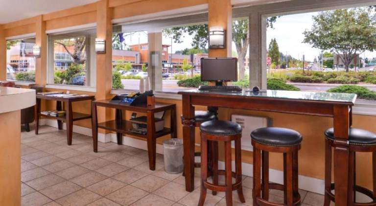 Campus Inn & Suites Eugene Downtown — photo 4