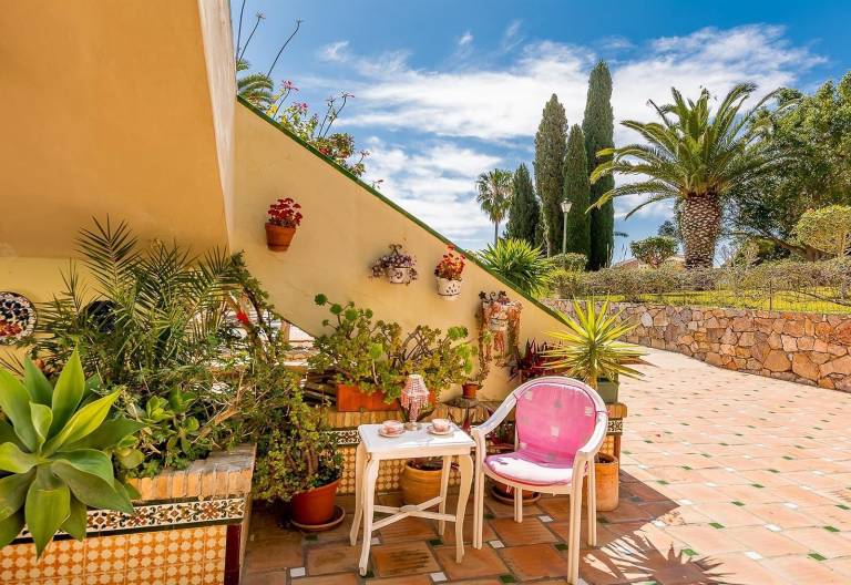 Fully equipped apartment with fast internet, pool & yard | Garden view | Next to the beach | Suitable for remote work | Pet-friendly in Almunecar