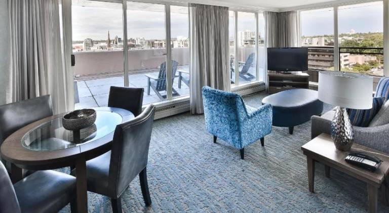 Chateau Victoria Hotel & Suites — photo 3