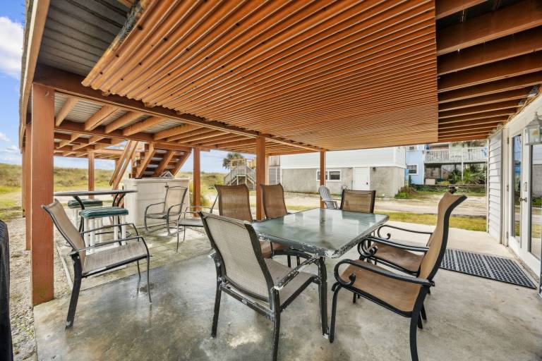 Spacious Beachfront Duplex - Dog Friendly - Downstairs 124 S — photo 4