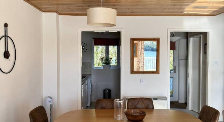 Lodge with patio & BBQ | Dogs allowed — photo 4