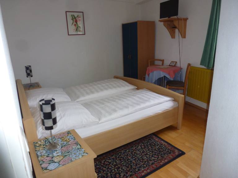 Doppelzimmer Economy mit Fernseher