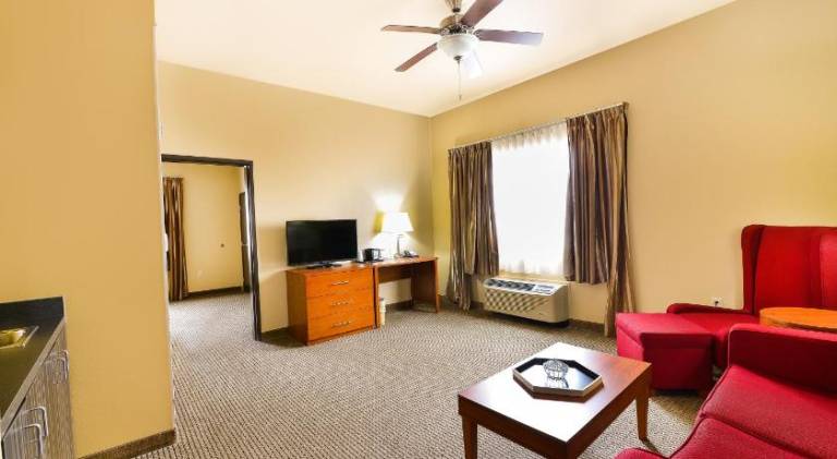 Baymont by Wyndham Grand Forks — photo 2