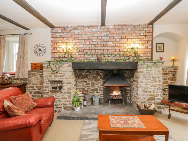 Cottage with patio & yard — photo 3