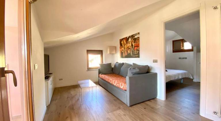 Rental apartment with BBQ, patio & private pool — photo 2