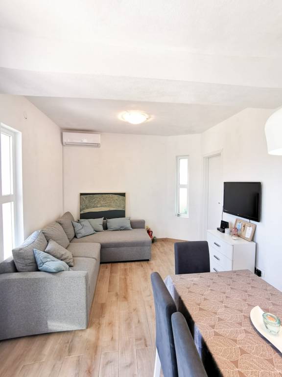 Two bedroom apartment with terrace and sea view Mimice, Omiš (A-14230-b) — photo 2