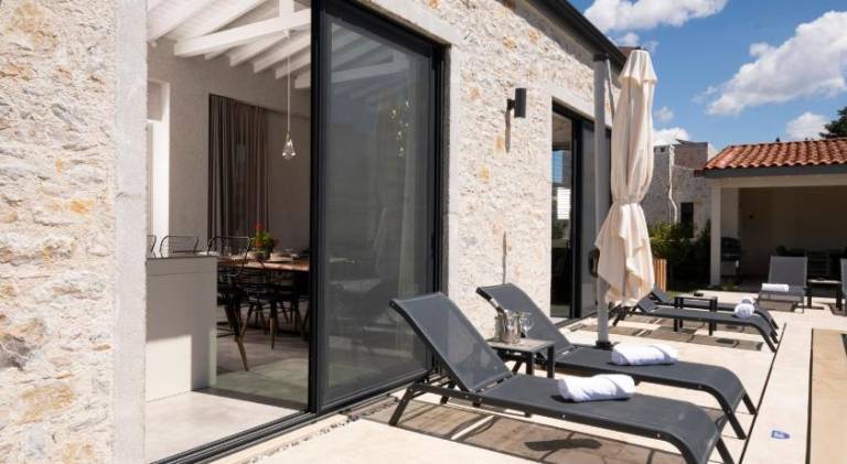 Villa with private pool, yard & terrace — photo 5