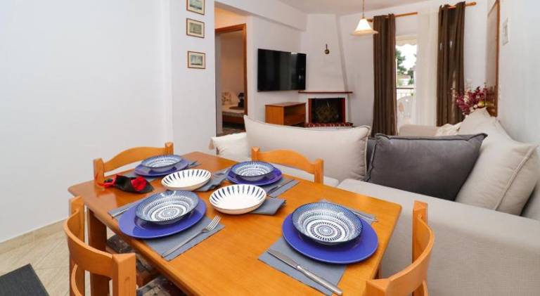 Rental apartment with 2 rooms for 5 persons — photo 3