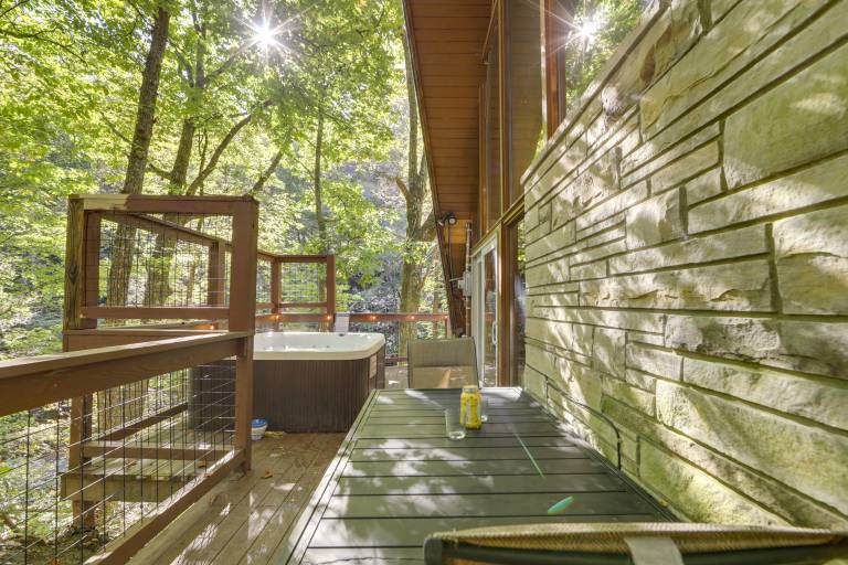Cabin w/ Hot Tub: 2 Mi to Downtown Gatlinburg! — photo 3