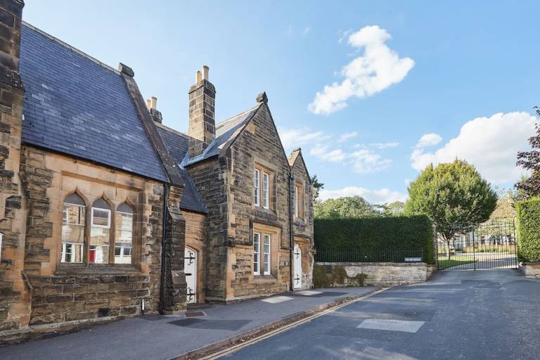 House  Pickering