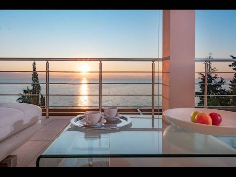 Villa with private pool, yard & patio | Garden view — photo 5