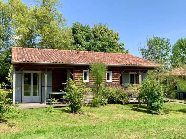 Chalet with terrace, grill & pool — photo 3