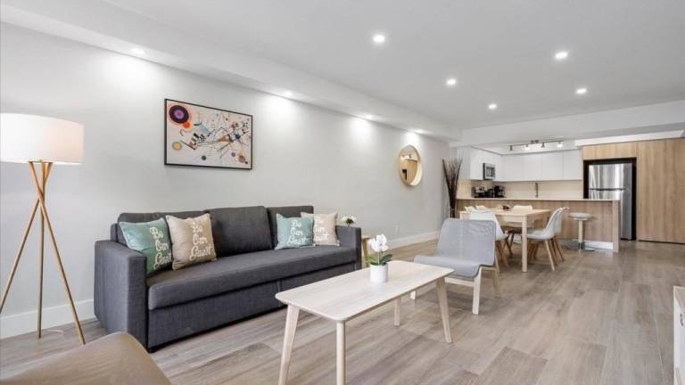 3BR Luxury Condo with Pool Across from Beach