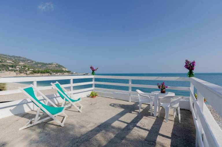 Child-friendly charming apartment with grill, yard & terrace | Garden view | Close to the beach | Dogs allowed — photo 2