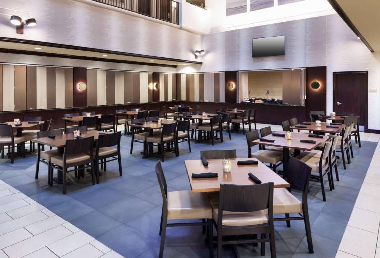 Embassy Suites by Hilton Tampa Brandon — photo 5