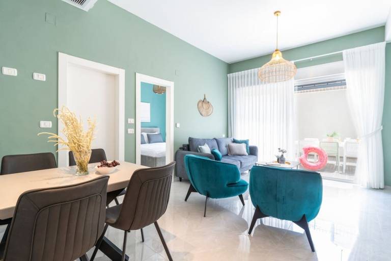 Tranquil Stay Near the Beach