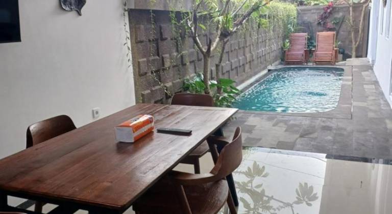 House with pool — photo 4