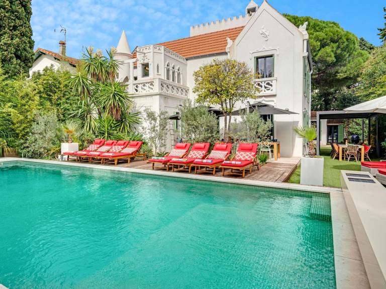 Vacation home with barbeque in Valbonne