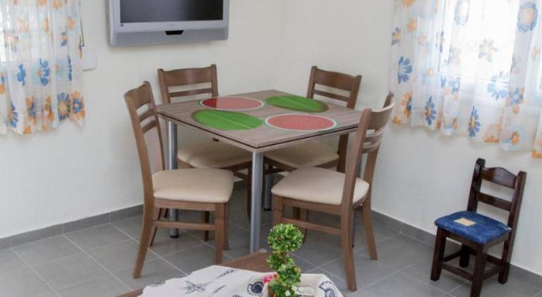 Vacation home with garden, grill & patio | Beach nearby | Dogs allowed — photo 3