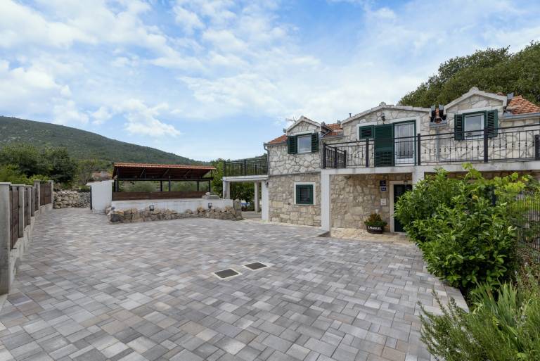 Villa with barbecue, private pool & terrace | Mountain view — photo 3