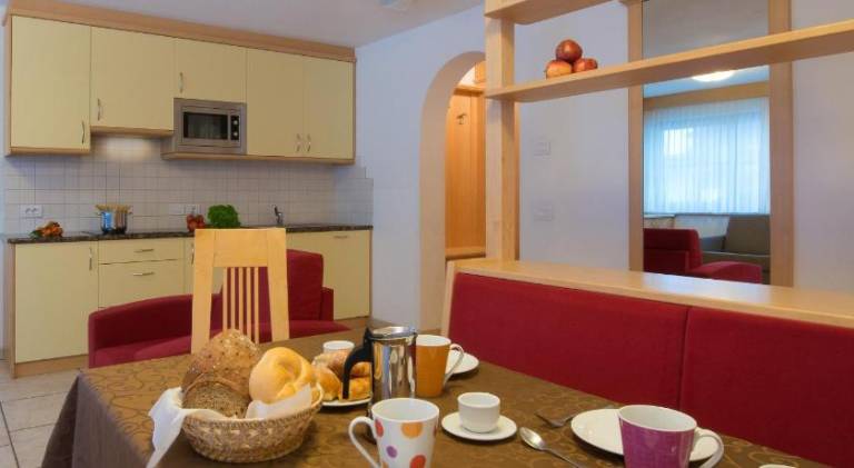 Serviced apartment with 2 rooms for 4 persons — photo 4