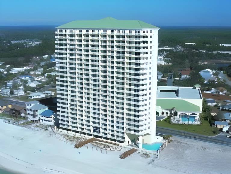 Ample vacation home with pool, hot tub & grill | Close to the beach | Dogs allowed in Bay City, AL