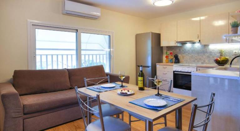 Villa with 2 rooms for 6 persons — photo 2