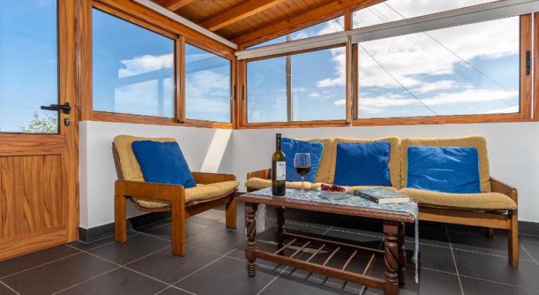 House with patio & BBQ | Dogs allowed in Calheta