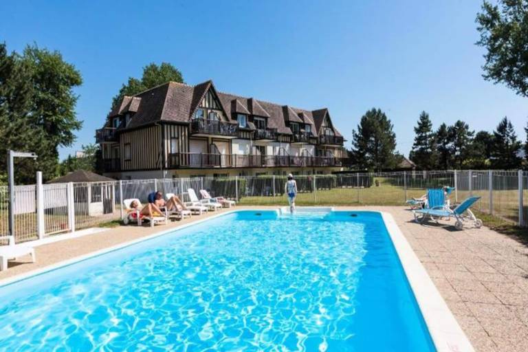 Holiday apartment with pool — photo 5