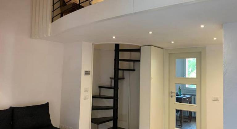House with patio — photo 2