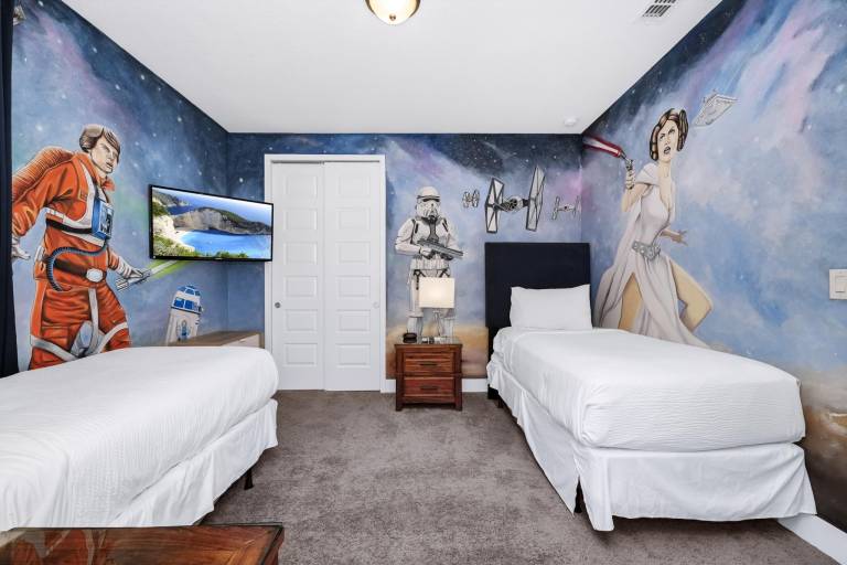 Charming Home with Private Pool, Theme Rooms and Foosball Table near Disney with Waterpark & Resort Access at Encore - 370LA — photo 3