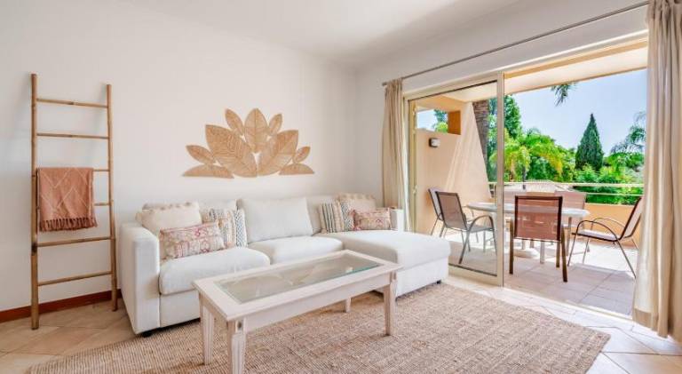Fully equipped holiday apartment with private pool, yard & terrace | Pet-friendly — photo 2