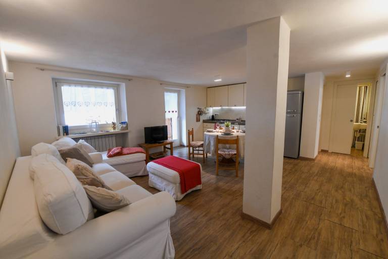 Holiday apartment with patio | Mountain view — photo 3