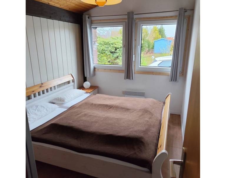 Ebenerdiger Reihenendbungalow mit eingezäunten Grundstück in Fedderwardersiel. — photo 4