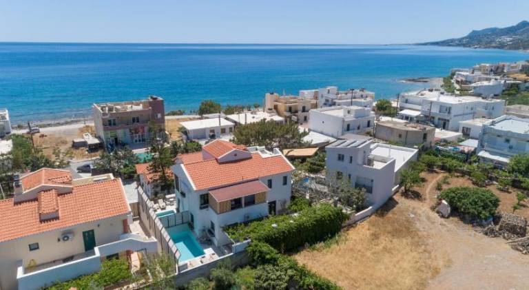 Paradisos luxury villas next to beach in Ierapetra