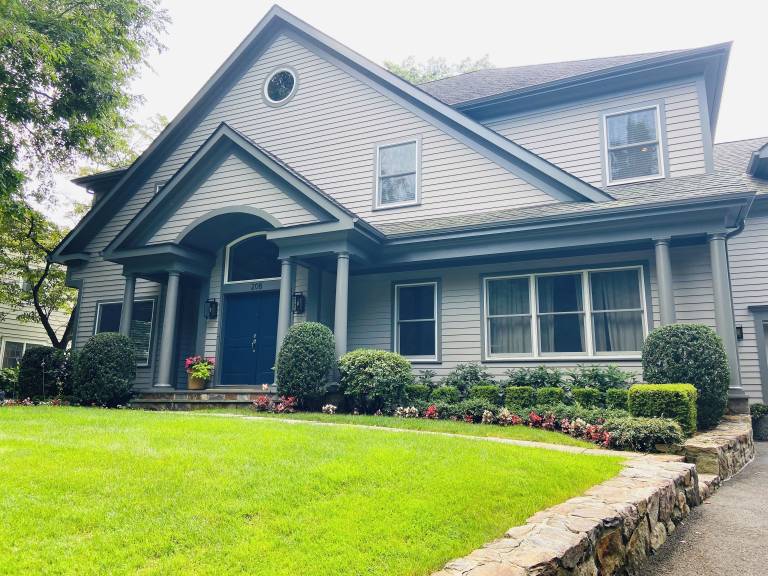 House  Colonial Heights