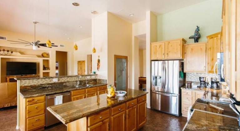 Vacation home with pool & jacuzzi — photo 3