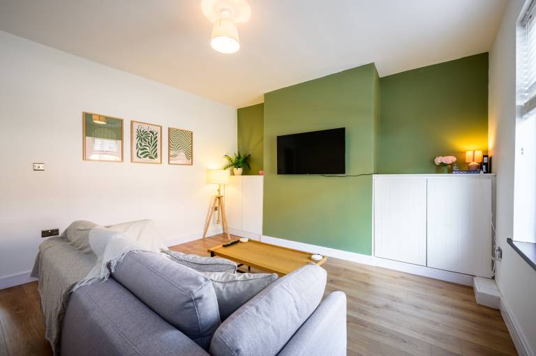 Beautiful 2 Bedroom House in Atherton Free Parking